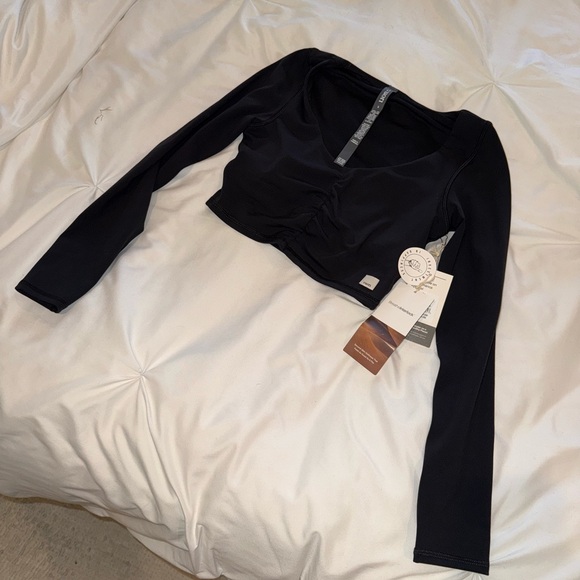 NWT Vuori Long Sleeve “Rouched Bra” - Small - Picture 2 of 4